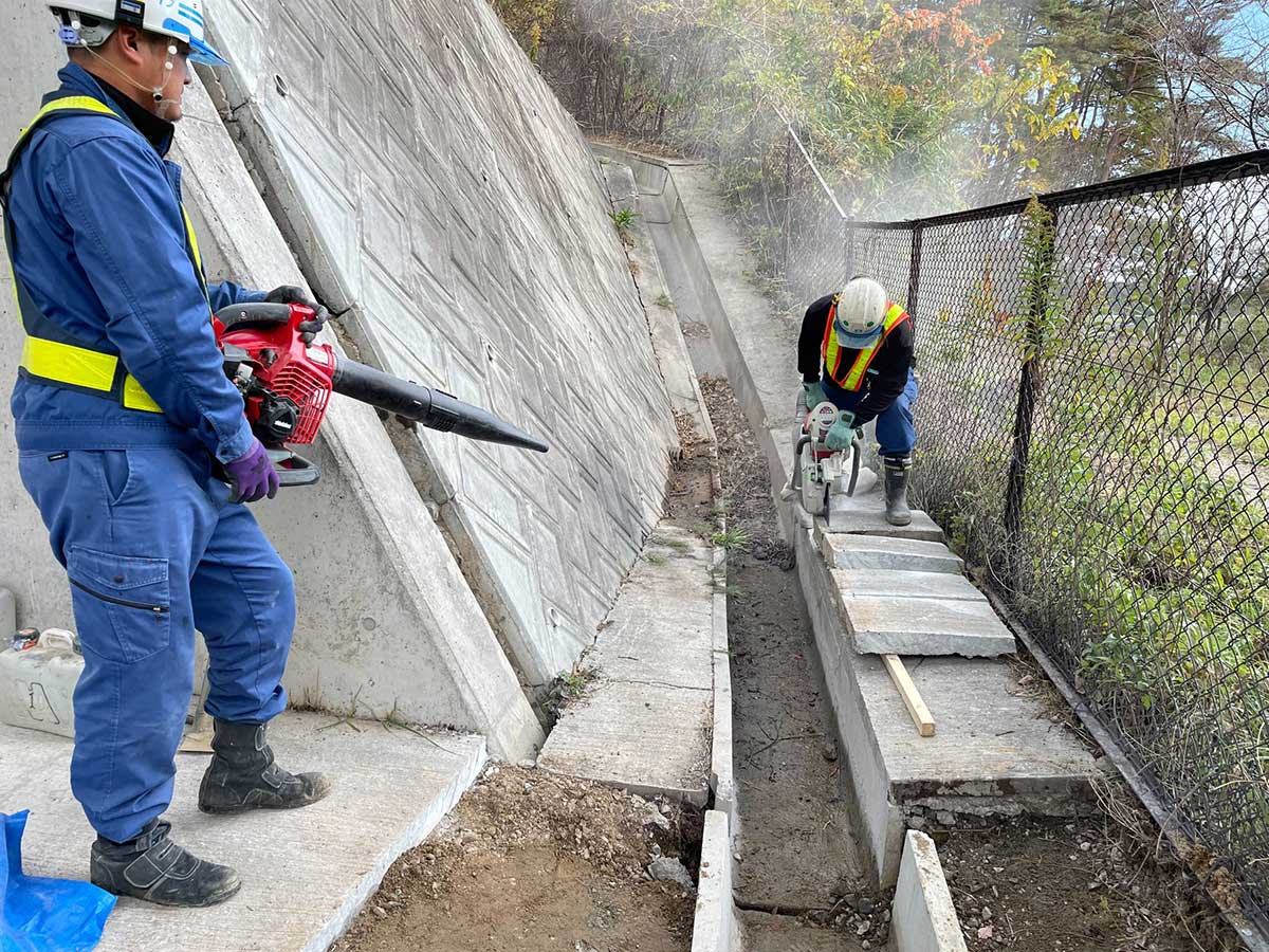 高速道路排水溝修繕・整備